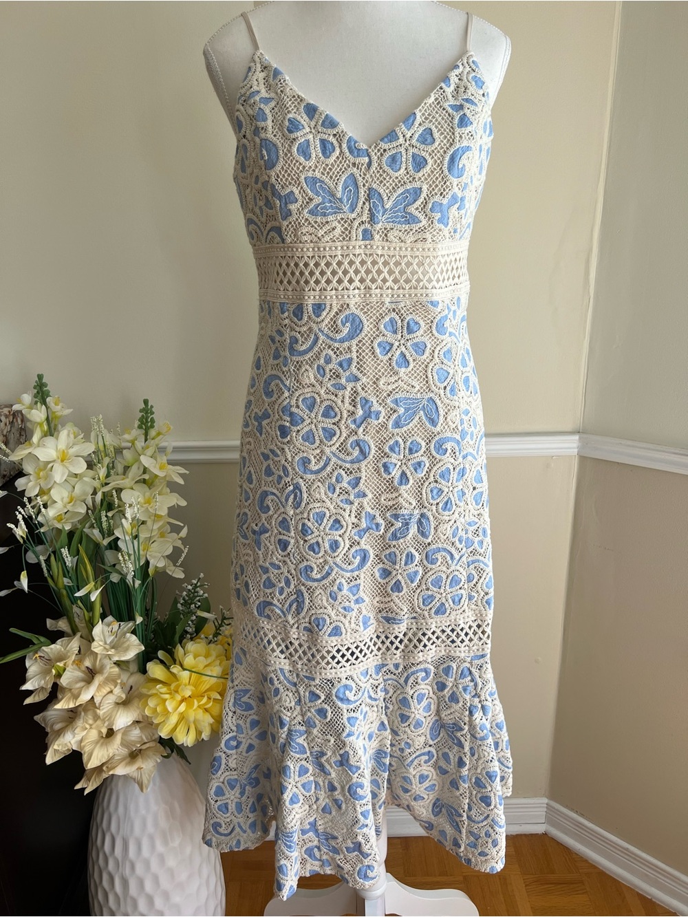 GUESS Cream & Light Blue Crochet Lace Midi Dress